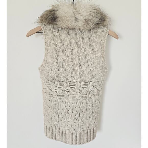 Ann Taylor LOFT Cable Knit Vest Size S Beige Faux Fur Collar Winter Sweater - Picture 2 of 3